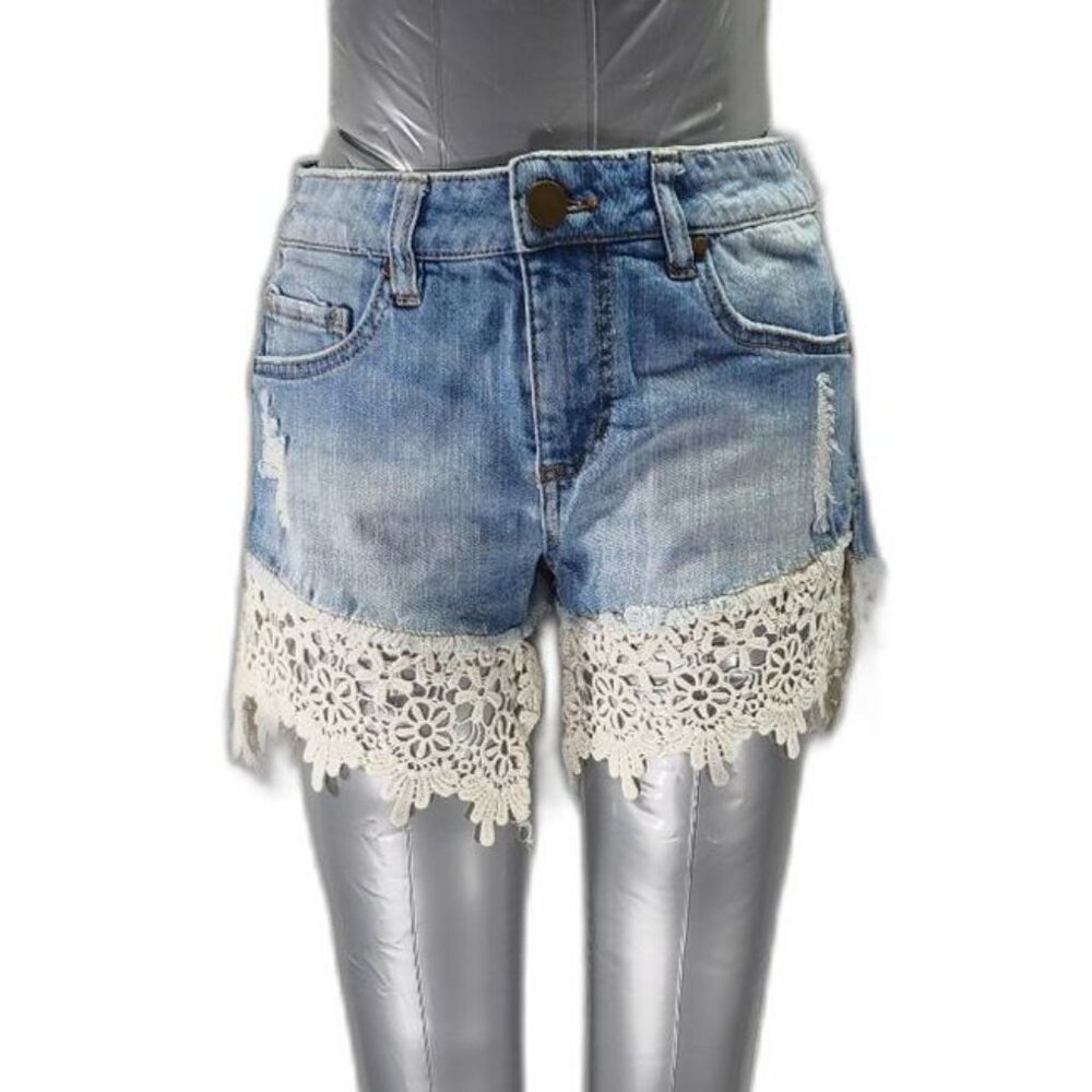 Lord & Taylor Design Lab lace trimmed shorts - Picture 4 of 8